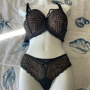 Bra and panty set bra 36DDD panties size small nwot